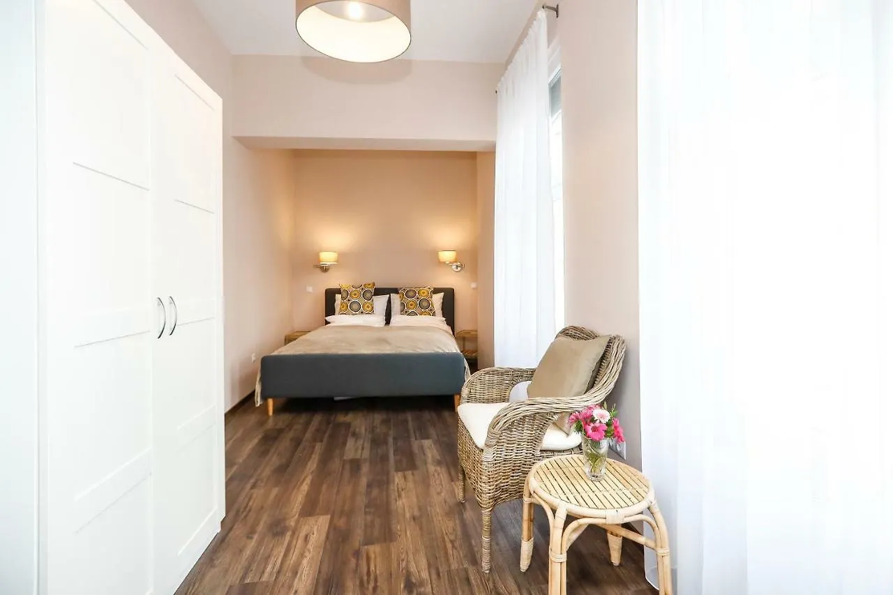 D8 Design Apartment & Studio location